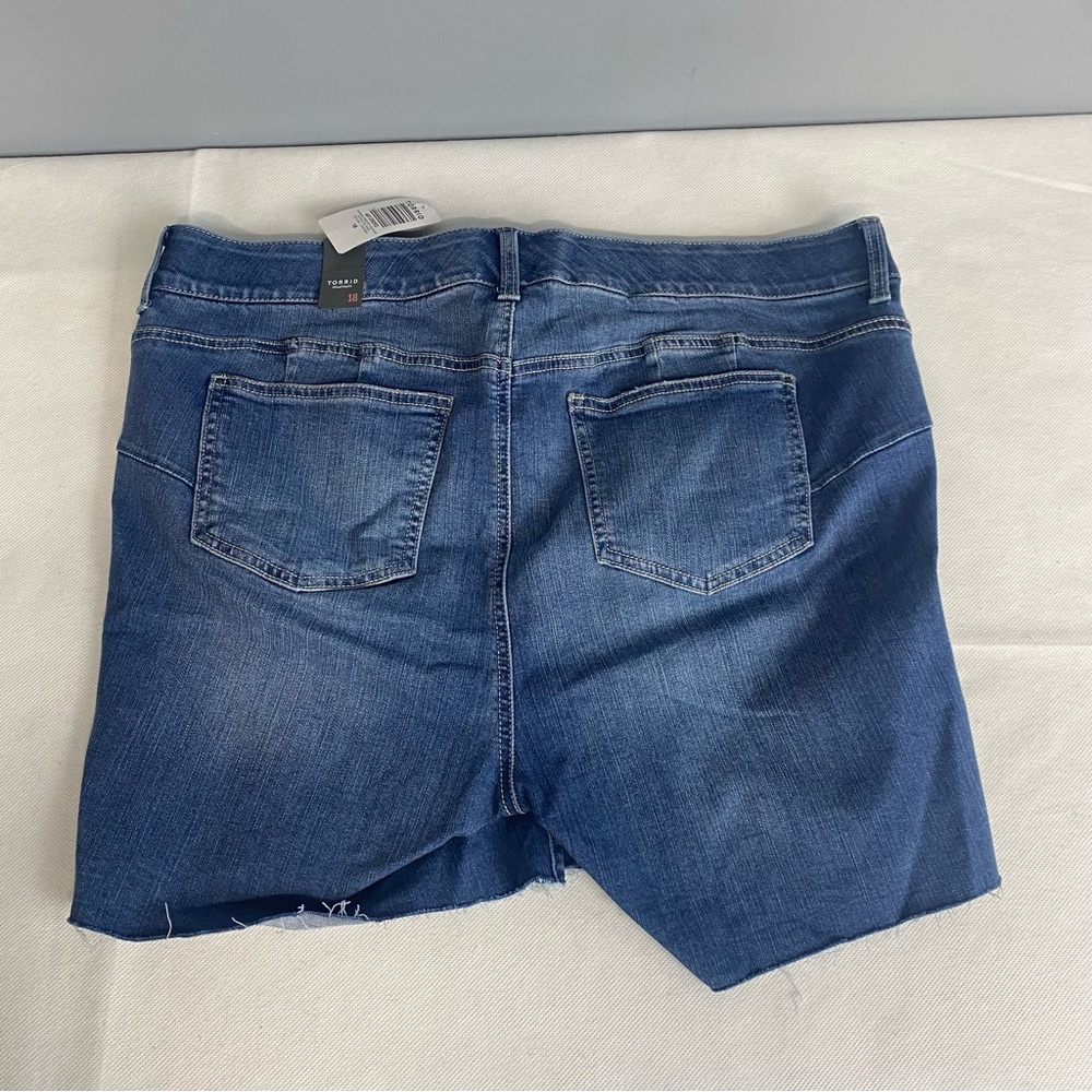 Torrid 5" Bombshell Premium Stretch High Rise Sho… - image 4